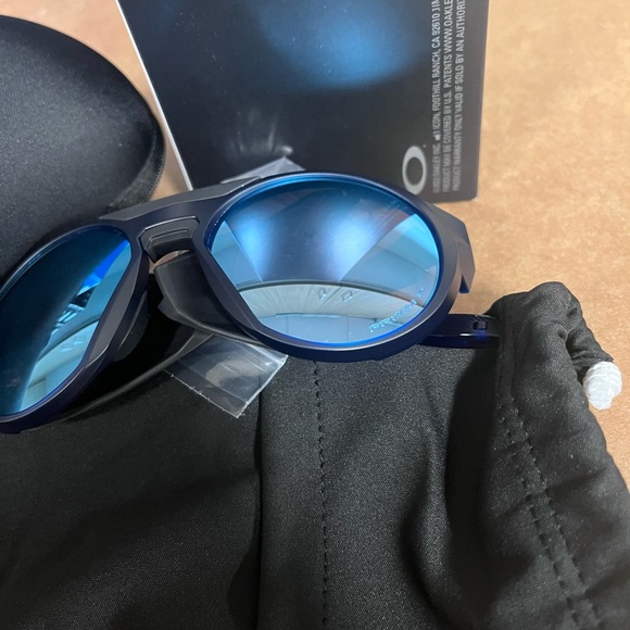 NWT authentic Oakley Clifden - Picture 5 of 9